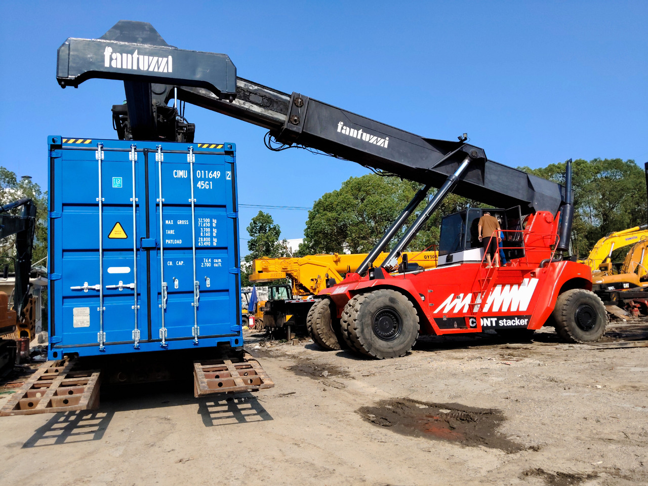 FANTUZZI CS45KM 45 TON - Reachstacker porta contentores: foto 4 FANTUZZI CS45KM 45 TON - Reachstacker porta contentores: foto 4