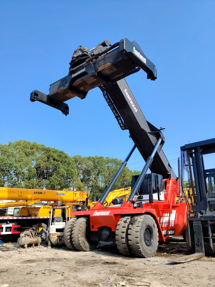 FANTUZZI CS45KM 45 TON - Reachstacker porta contentores: foto 1 FANTUZZI CS45KM 45 TON - Reachstacker porta contentores: foto 1