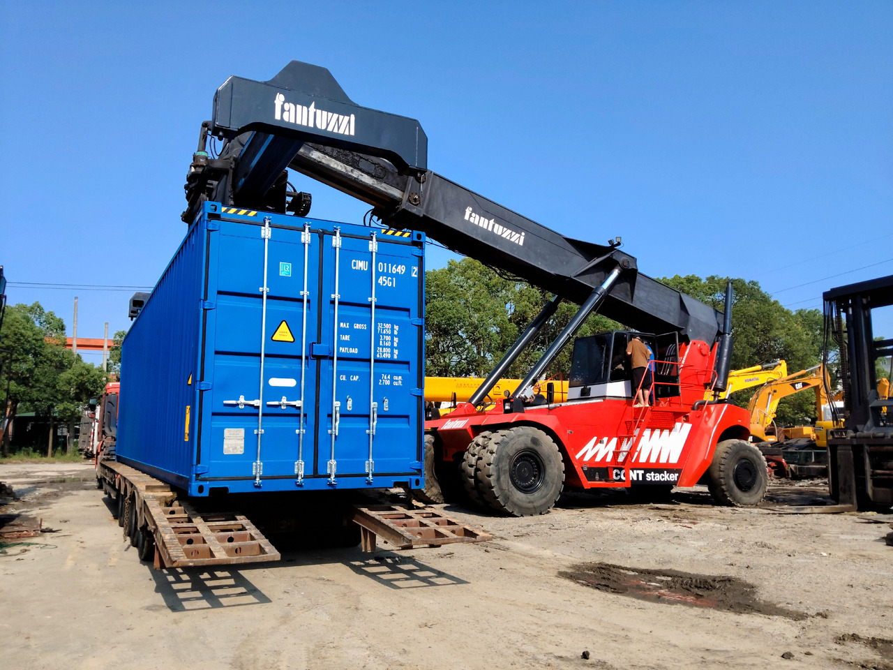 FANTUZZI CS45KM - Reachstacker porta contentores: foto 3 FANTUZZI CS45KM - Reachstacker porta contentores: foto 3