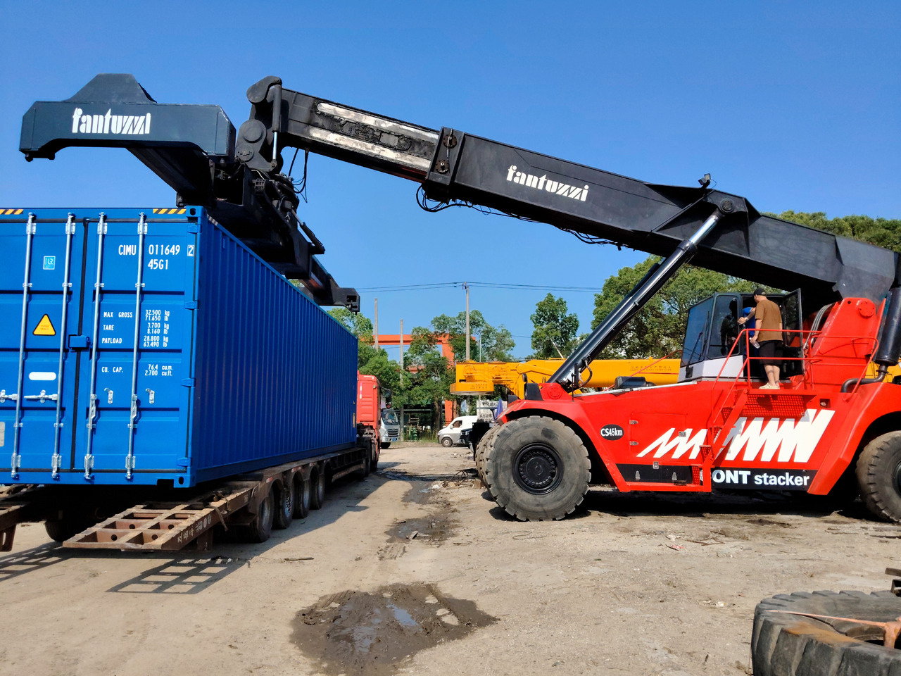 FANTUZZI CS45KM - Reachstacker porta contentores: foto 1 FANTUZZI CS45KM - Reachstacker porta contentores: foto 1