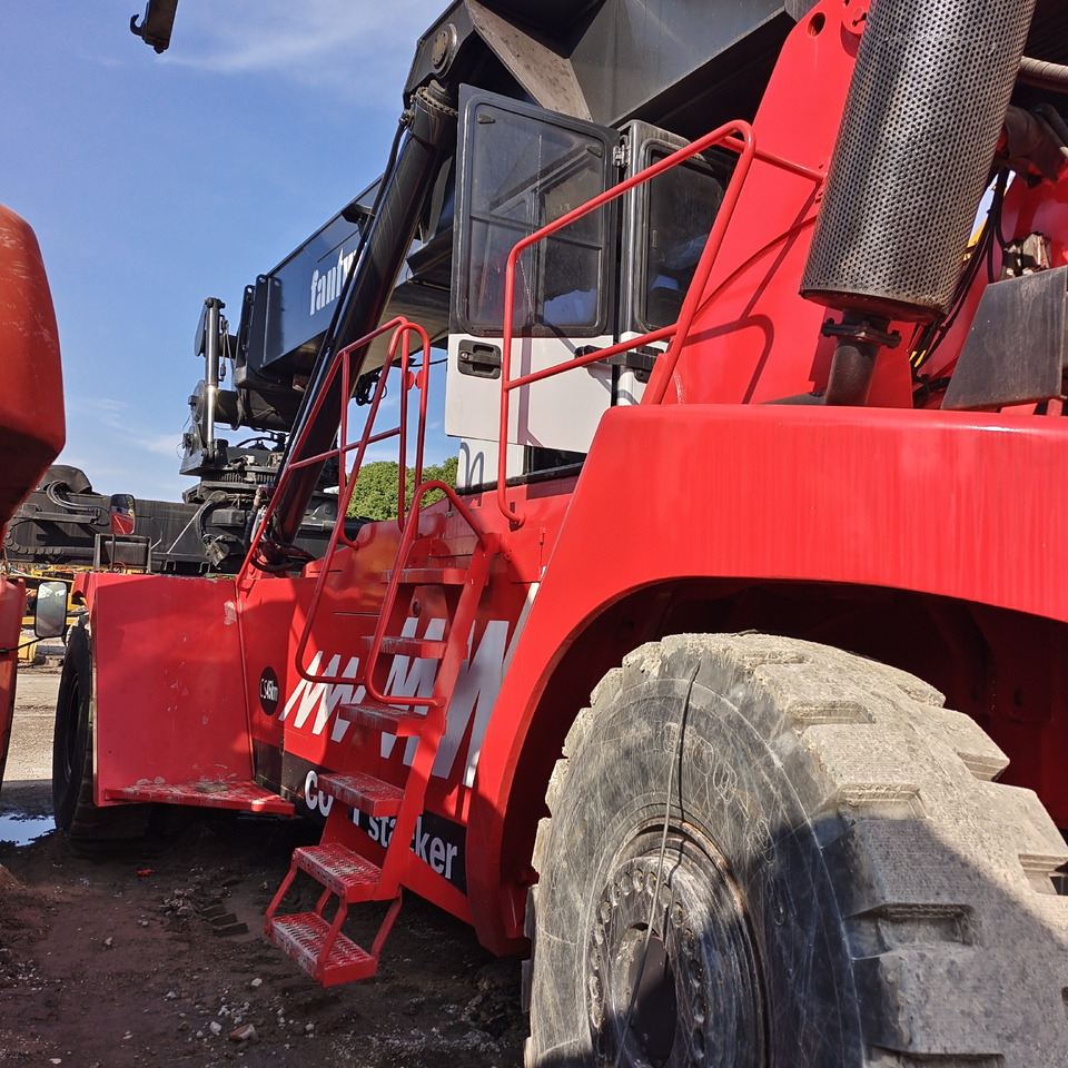 FANTUZZI CS45KMHD 45 TON - Reachstacker porta contentores: foto 3 FANTUZZI CS45KMHD 45 TON - Reachstacker porta contentores: foto 3