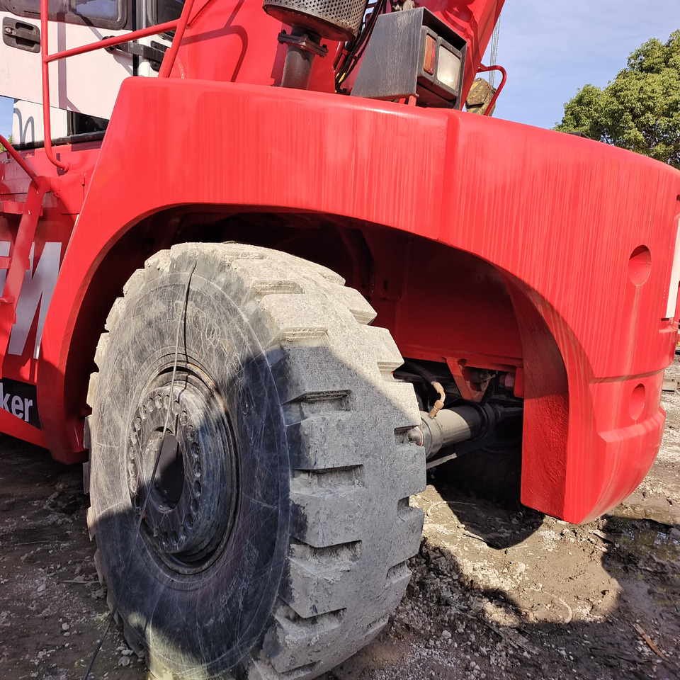 FANTUZZI CS45KMHD 45 TON - Reachstacker porta contentores: foto 2 FANTUZZI CS45KMHD 45 TON - Reachstacker porta contentores: foto 2