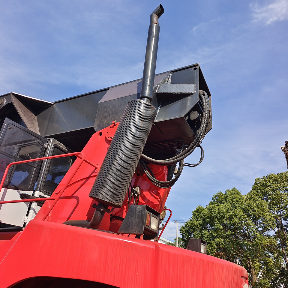 FANTUZZI CS45KMHD 45 TON - Reachstacker porta contentores: foto 5 FANTUZZI CS45KMHD 45 TON - Reachstacker porta contentores: foto 5