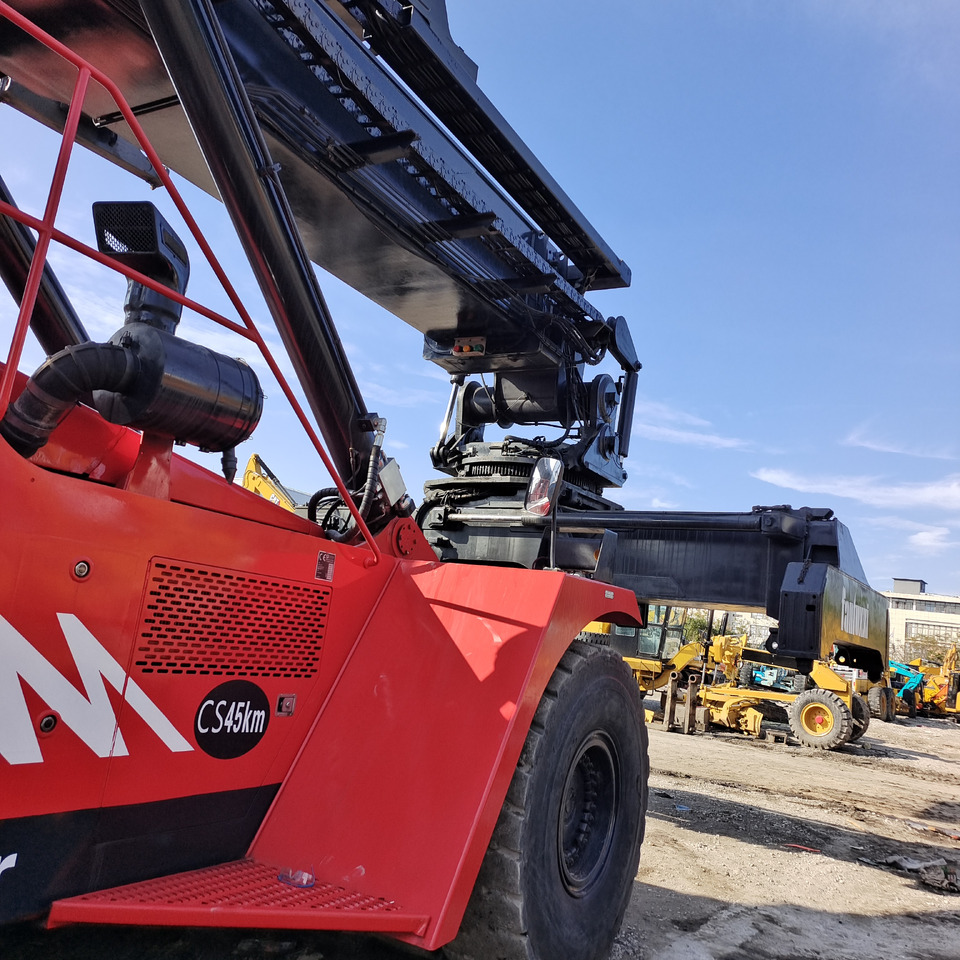 FANTUZZI CS45KMHD - Reachstacker porta contentores: foto 5 FANTUZZI CS45KMHD - Reachstacker porta contentores: foto 5