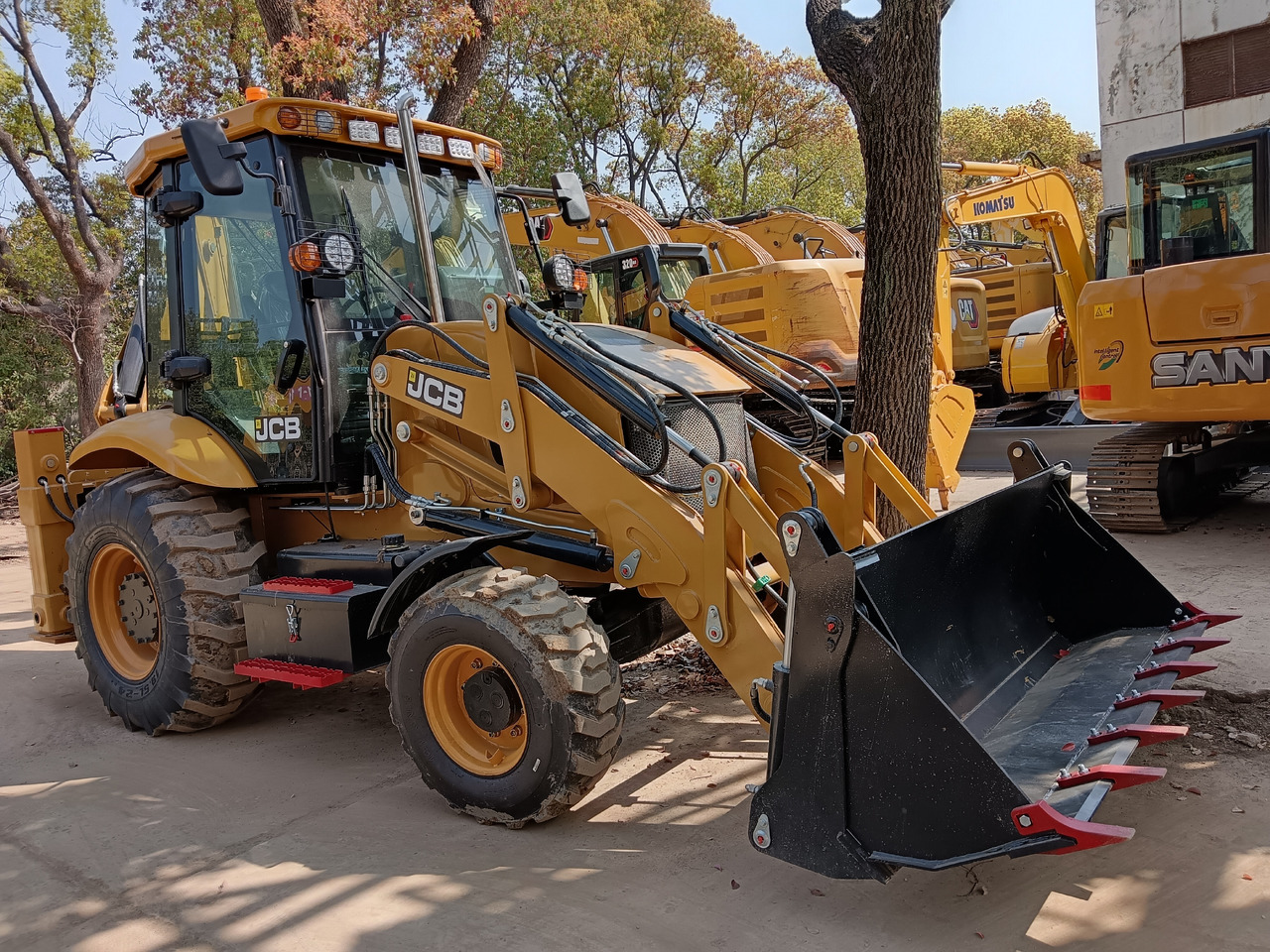 JCB 3CX BRAND NEW - Retroescavadeira: foto 4 JCB 3CX BRAND NEW - Retroescavadeira: foto 4