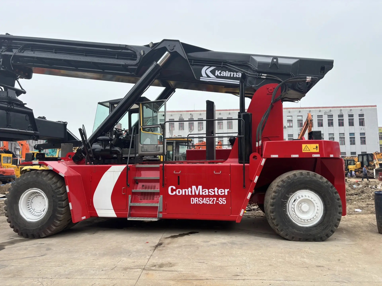KALMAR DRS4527 - S5 45 TON DRF450 DRD450 DRU450 DRT450 - Reachstacker porta contentores: foto 4 KALMAR DRS4527 - S5 45 TON DRF450 DRD450 DRU450 DRT450 - Reachstacker porta contentores: foto 4