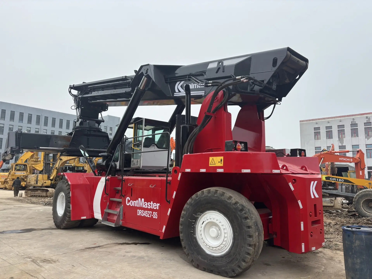 KALMAR DRS4527 - S5 45 TON DRF450 DRD450 DRU450 DRT450 - Reachstacker porta contentores: foto 2 KALMAR DRS4527 - S5 45 TON DRF450 DRD450 DRU450 DRT450 - Reachstacker porta contentores: foto 2