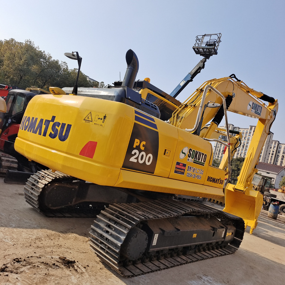 KOMATSU PC200-8 PC 200 - 8N1 - Escavadora de rastos: foto 1 KOMATSU PC200-8 PC 200 - 8N1 - Escavadora de rastos: foto 1