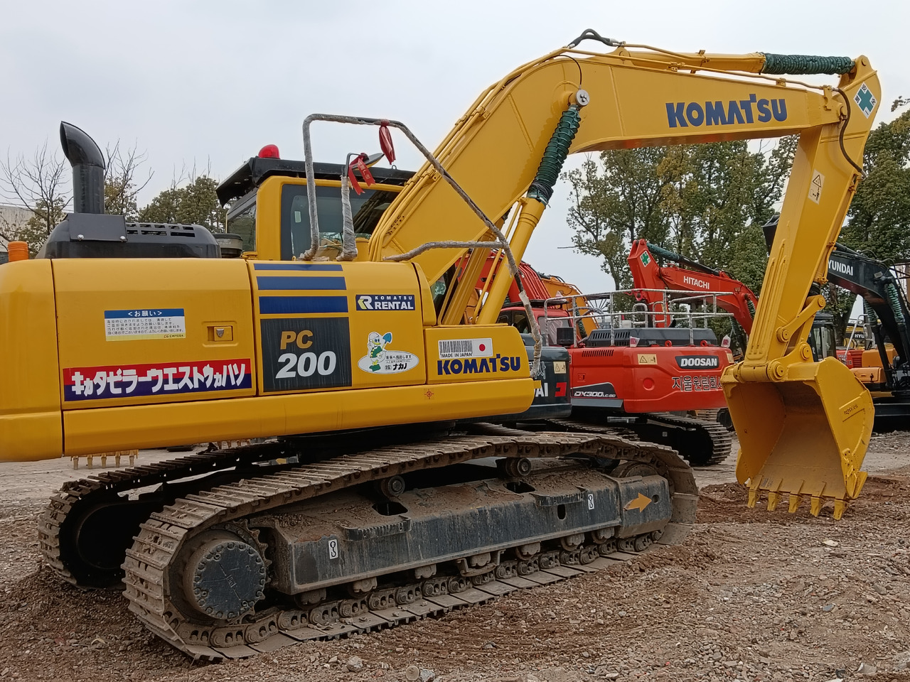 KOMATSU PC200-8N1 - Escavadora de rastos: foto 1 KOMATSU PC200-8N1 - Escavadora de rastos: foto 1
