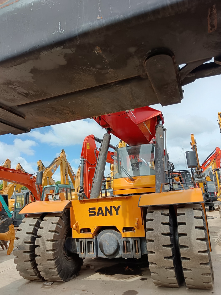 SANY SRSC 45C30 - Reachstacker porta contentores: foto 3 SANY SRSC 45C30 - Reachstacker porta contentores: foto 3