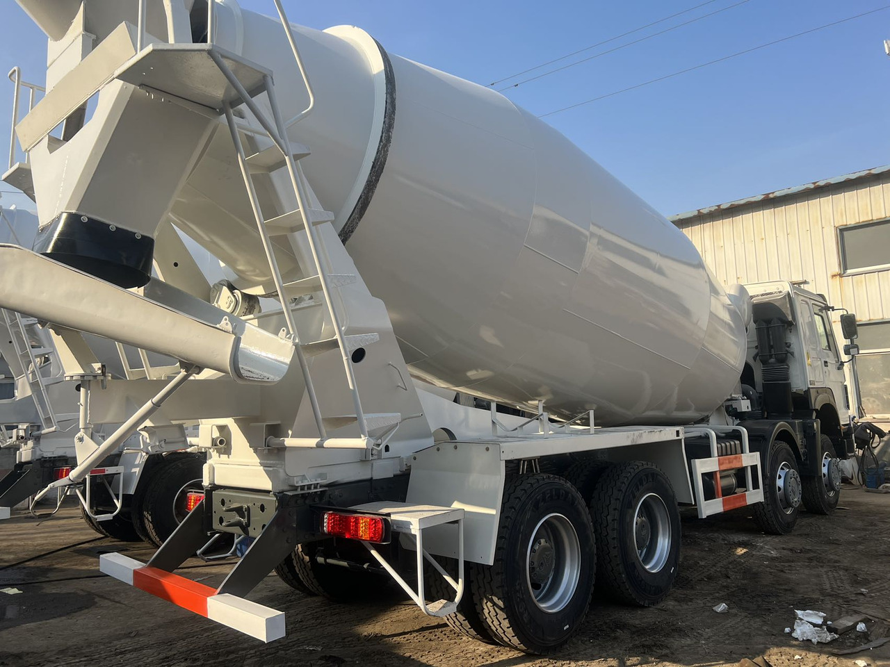 SINOTRUK HOWO 371 8X4 16 Cubic Meter SINOTRUK Howo Concrete Mixer Truck - Betoneira: foto 2 SINOTRUK HOWO 371 8X4 16 Cubic Meter SINOTRUK Howo Concrete Mixer Truck - Betoneira: foto 2