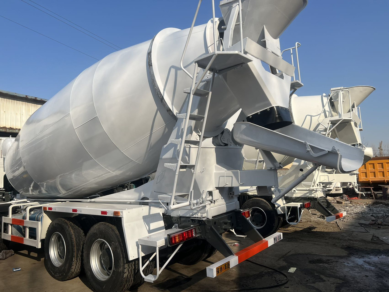 SINOTRUK HOWO 371 8X4 16 Cubic Meter SINOTRUK Howo Concrete Mixer Truck - Betoneira: foto 5 SINOTRUK HOWO 371 8X4 16 Cubic Meter SINOTRUK Howo Concrete Mixer Truck - Betoneira: foto 5