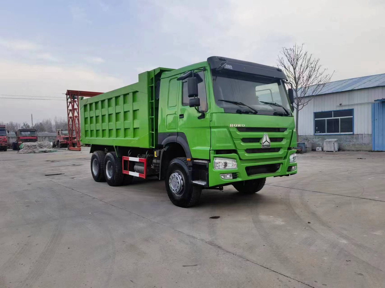 SINOTRUK HOWO 6*4 - Caminhão basculante: foto 3 SINOTRUK HOWO 6*4 - Caminhão basculante: foto 3