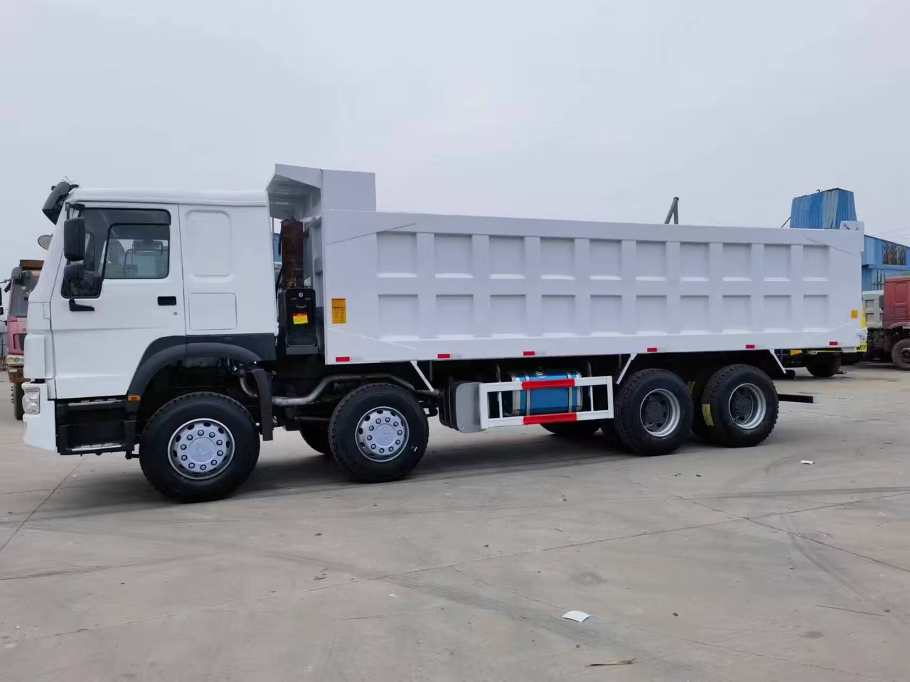 SINOTRUK HOWO 8*4 12 WHEELS TIRES 371 3750 380 400 420 6*4 - Caminhão basculante: foto 5 SINOTRUK HOWO 8*4 12 WHEELS TIRES 371 3750 380 400 420 6*4 - Caminhão basculante: foto 5