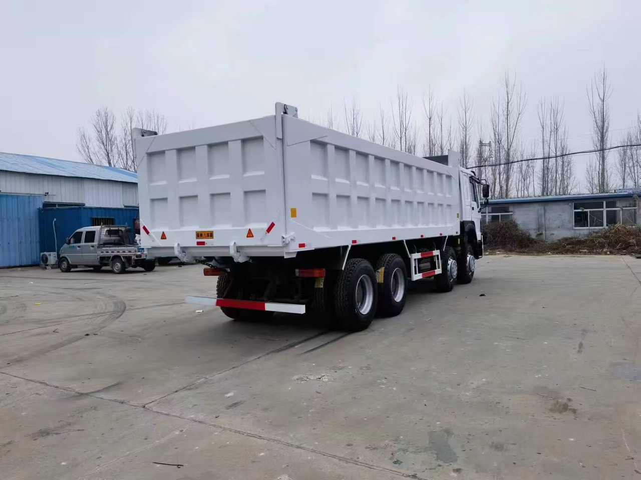 SINOTRUK HOWO 8*4 12 WHEELS TIRES 371 3750 380 400 420 6*4 - Caminhão basculante: foto 4 SINOTRUK HOWO 8*4 12 WHEELS TIRES 371 3750 380 400 420 6*4 - Caminhão basculante: foto 4