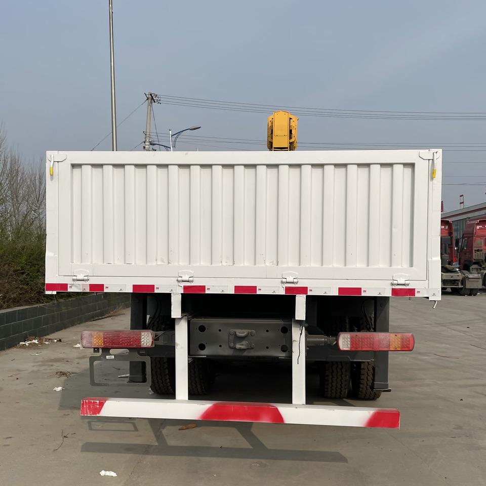 SINOTRUK HOWO 8 TON Knuckle Boom Crane TRUCK MOUNTED CRANE - Caminhão grua: foto 5 SINOTRUK HOWO 8 TON Knuckle Boom Crane TRUCK MOUNTED CRANE - Caminhão grua: foto 5