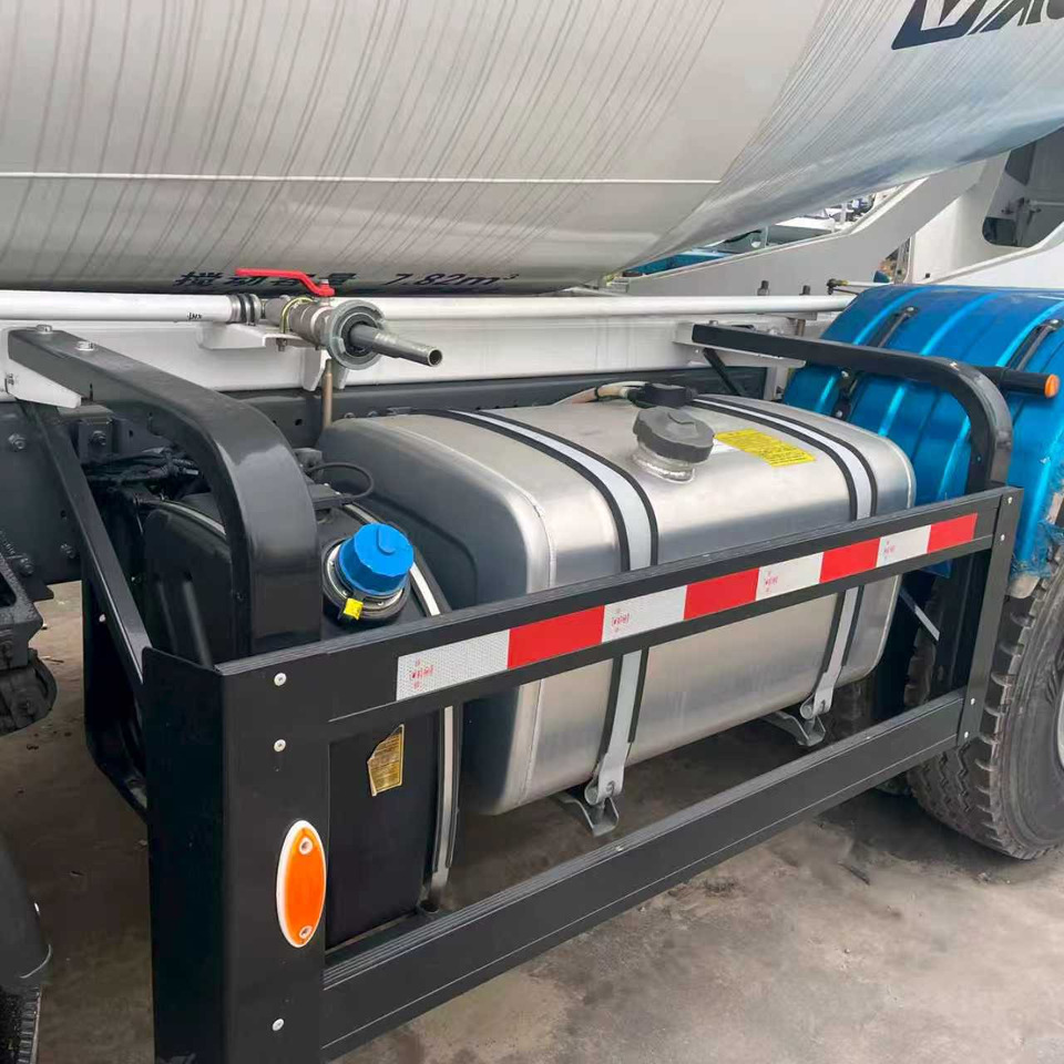 SINOTRUK HOWO TX350 Euro 5 STAGE Ⅴ - Caminhão betoneira: foto 4 SINOTRUK HOWO TX350 Euro 5 STAGE Ⅴ - Caminhão betoneira: foto 4