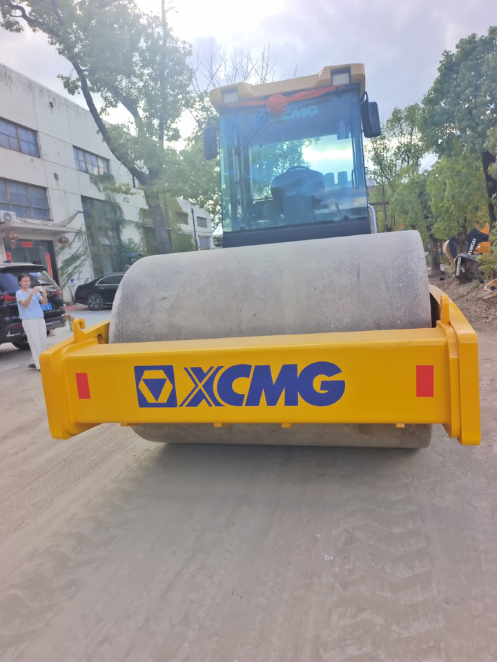 XCMG XS223J - Compactador de asfalto: foto 4 XCMG XS223J - Compactador de asfalto: foto 4