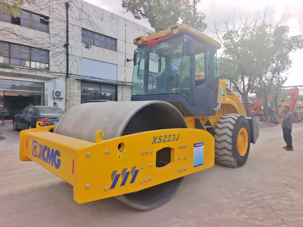 XCMG XS223J - Compactador de asfalto: foto 1 XCMG XS223J - Compactador de asfalto: foto 1