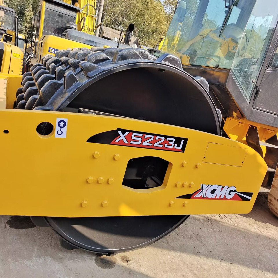 XCMG XS223J Goat Horn Vibratory Roller Compactor - Compactador de asfalto: foto 4 XCMG XS223J Goat Horn Vibratory Roller Compactor - Compactador de asfalto: foto 4