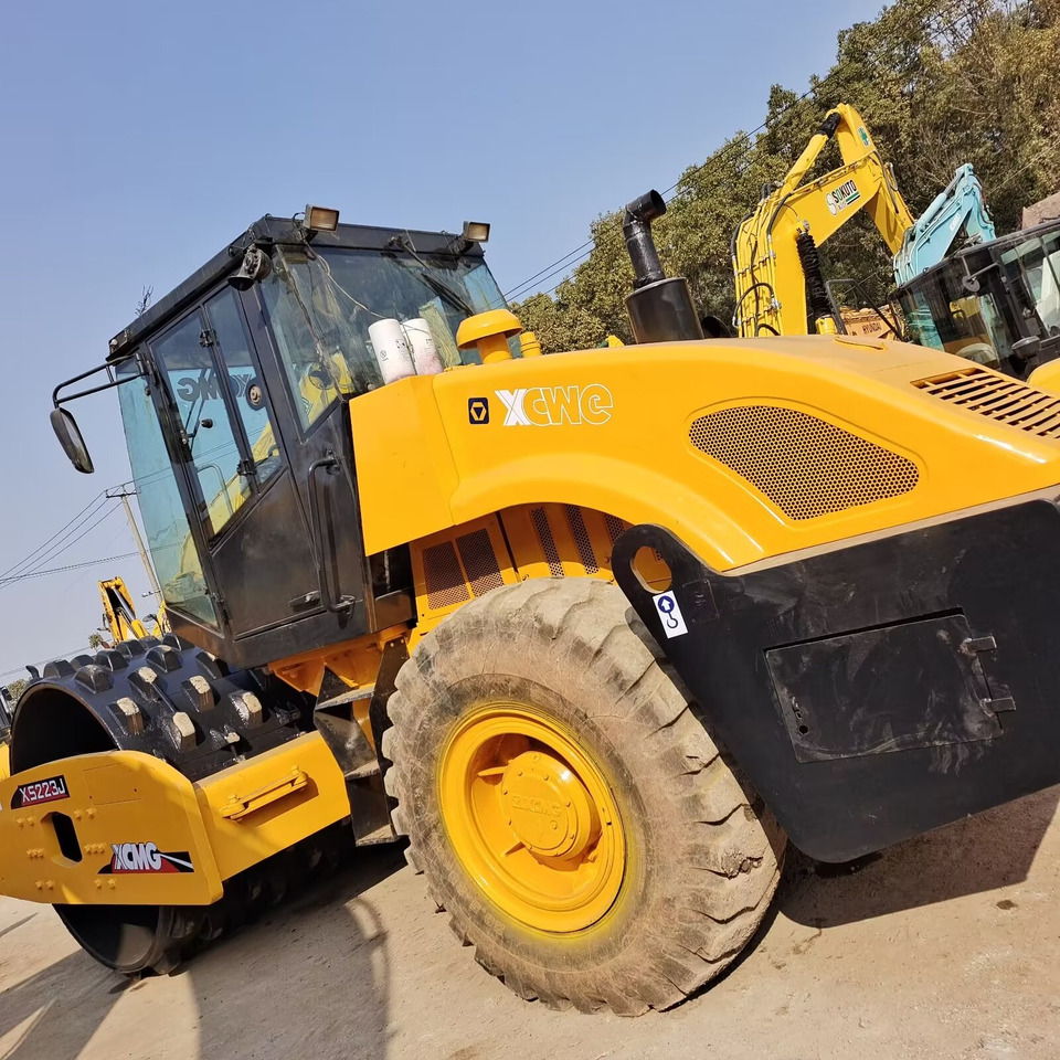 XCMG XS223J Goat Horn Vibratory Roller Compactor - Compactador de asfalto: foto 2 XCMG XS223J Goat Horn Vibratory Roller Compactor - Compactador de asfalto: foto 2