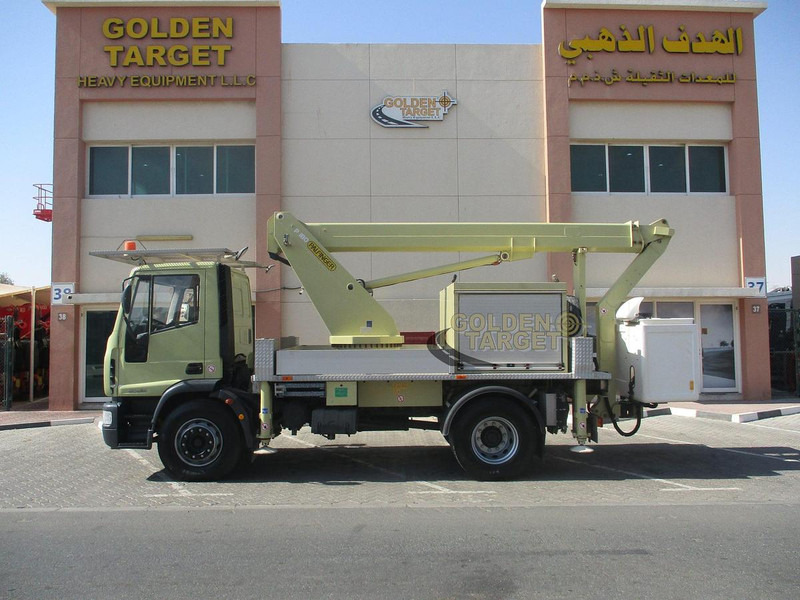 Iveco Euro Cargo 180E28 - Plataforma aérea: foto 5 Iveco Euro Cargo 180E28 - Plataforma aérea: foto 5