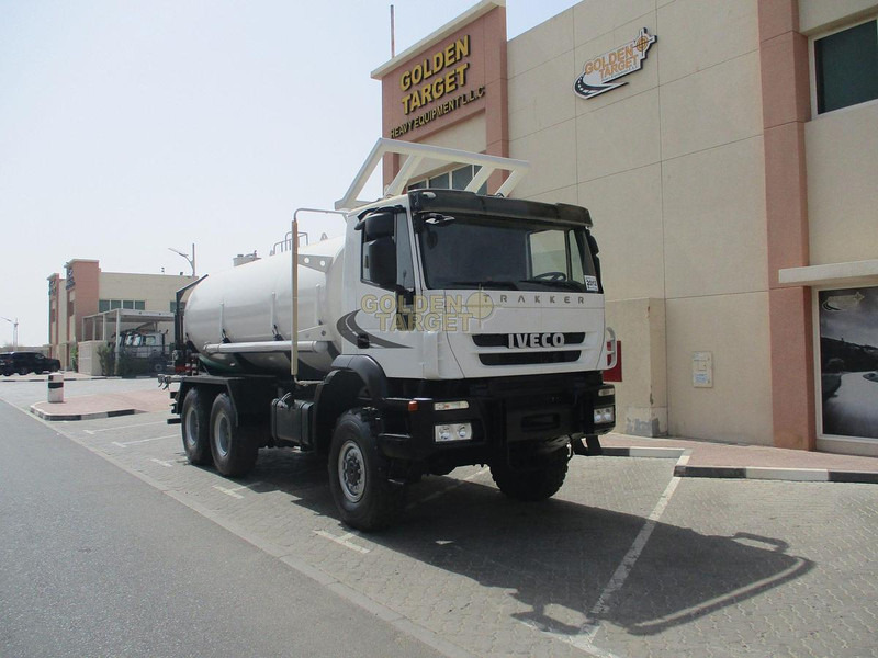 Caminhão tanque Iveco TRAKKER 380: foto 1