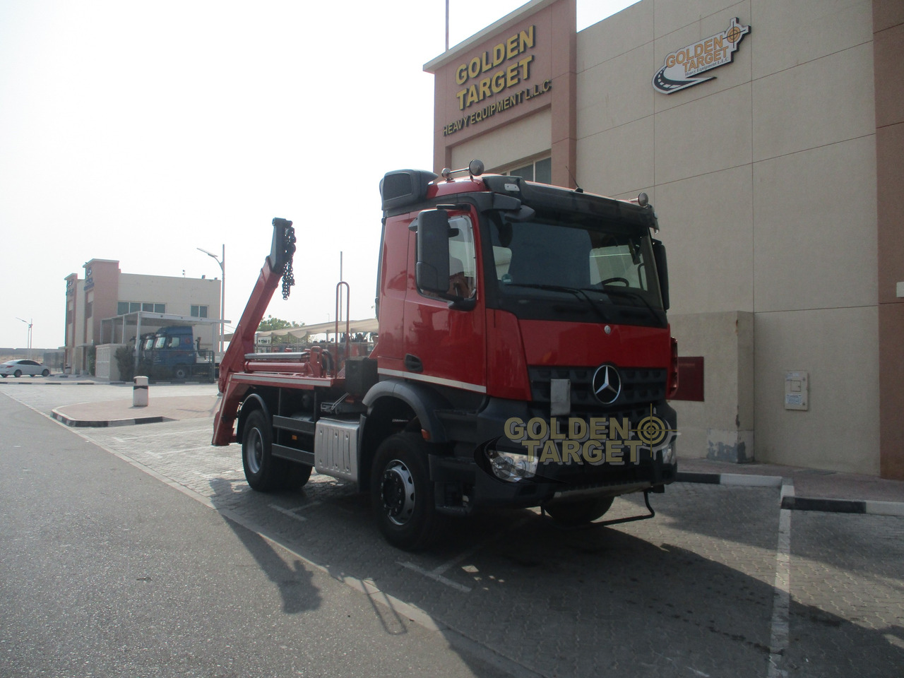 MERCEDES-BENZ Arocs 1832 4x2 Skip Loader - Caminhão multibenne: foto 2 MERCEDES-BENZ Arocs 1832 4x2 Skip Loader - Caminhão multibenne: foto 2