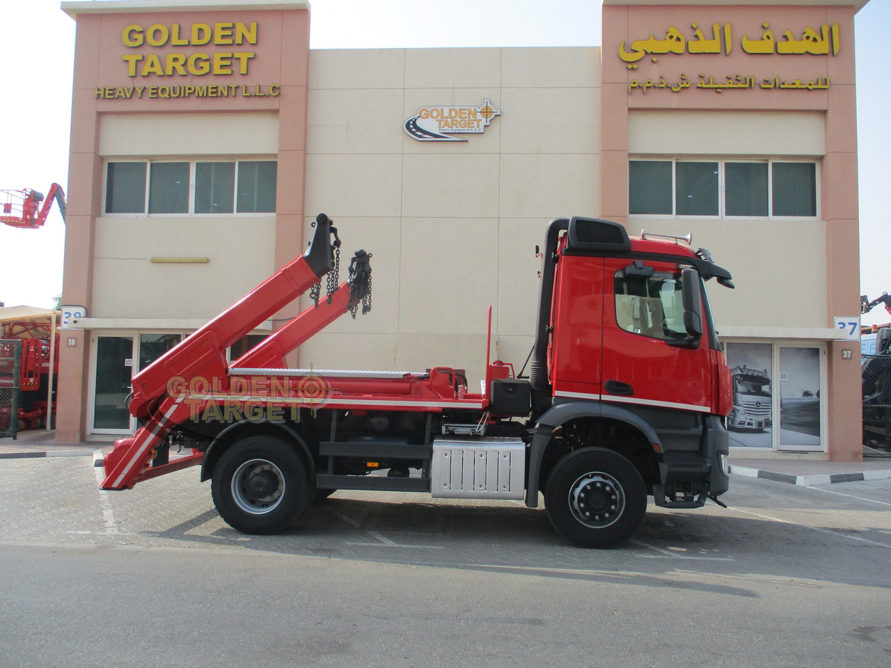 MERCEDES-BENZ Arocs 1832 4x2 Skip Loader - Caminhão multibenne: foto 5 MERCEDES-BENZ Arocs 1832 4x2 Skip Loader - Caminhão multibenne: foto 5