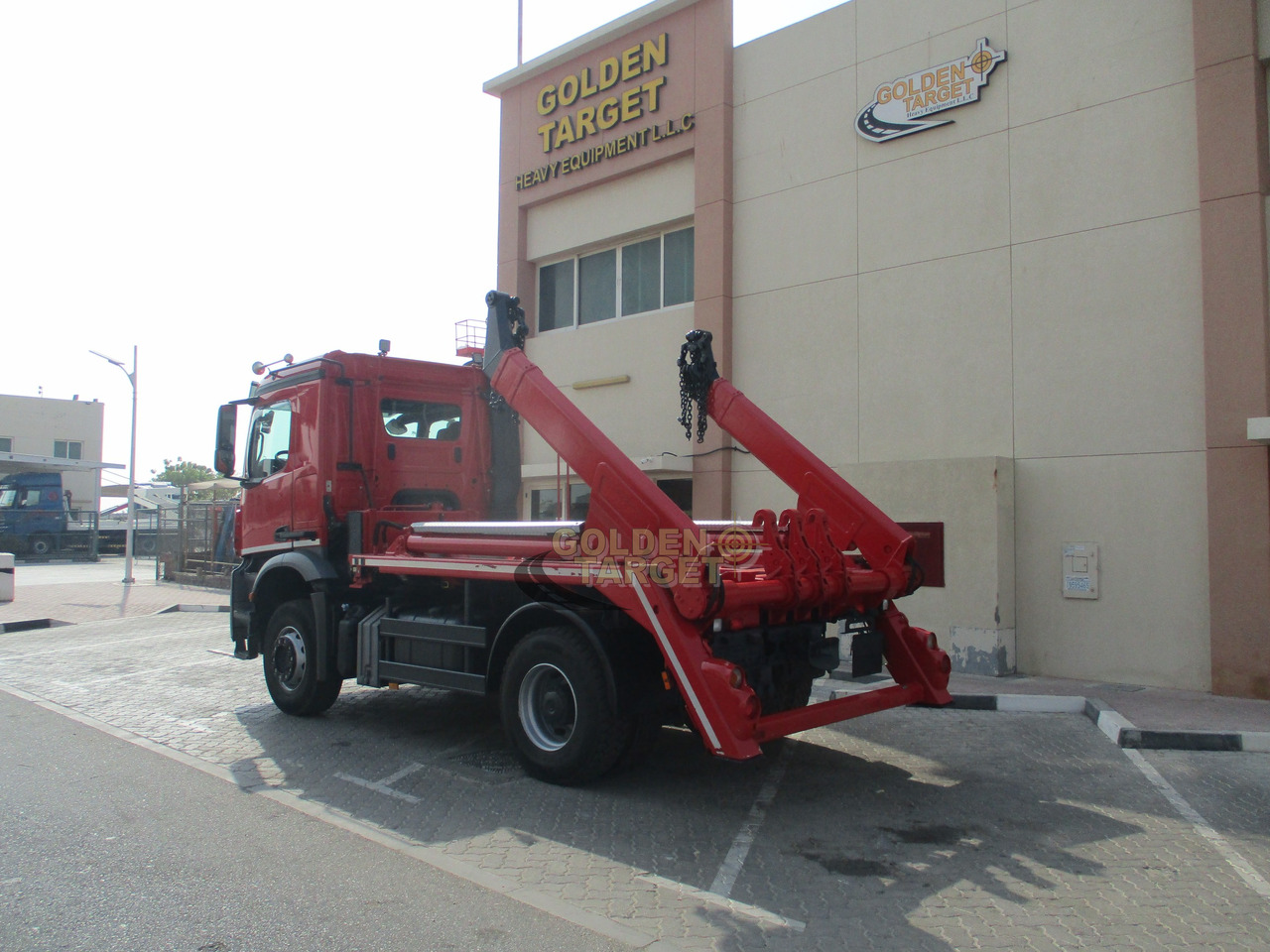 MERCEDES-BENZ Arocs 1832 4x2 Skip Loader - Caminhão multibenne: foto 3 MERCEDES-BENZ Arocs 1832 4x2 Skip Loader - Caminhão multibenne: foto 3