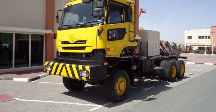 Nissan UD CZ4YL 6x6 Chassis Truck - Caminhão chassi: foto 1 Nissan UD CZ4YL 6x6 Chassis Truck - Caminhão chassi: foto 1
