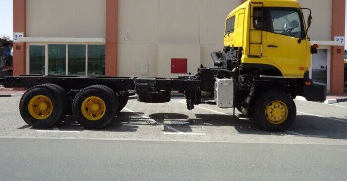 Nissan UD CZ4YL 6x6 Chassis Truck - Caminhão chassi: foto 3 Nissan UD CZ4YL 6x6 Chassis Truck - Caminhão chassi: foto 3