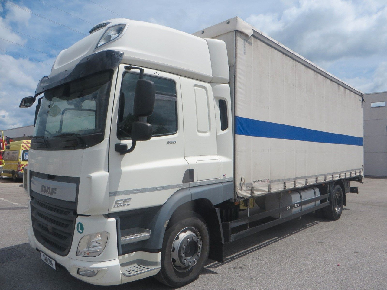 DAF CF320 4x2 18T Curtainside 7.70m - Caminhão com lona: foto 1 DAF CF320 4x2 18T Curtainside 7.70m - Caminhão com lona: foto 1