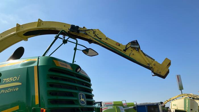 Picadora de forragem automotriz John Deere 7550: foto 12
