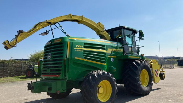 Picadora de forragem automotriz John Deere 7550: foto 6