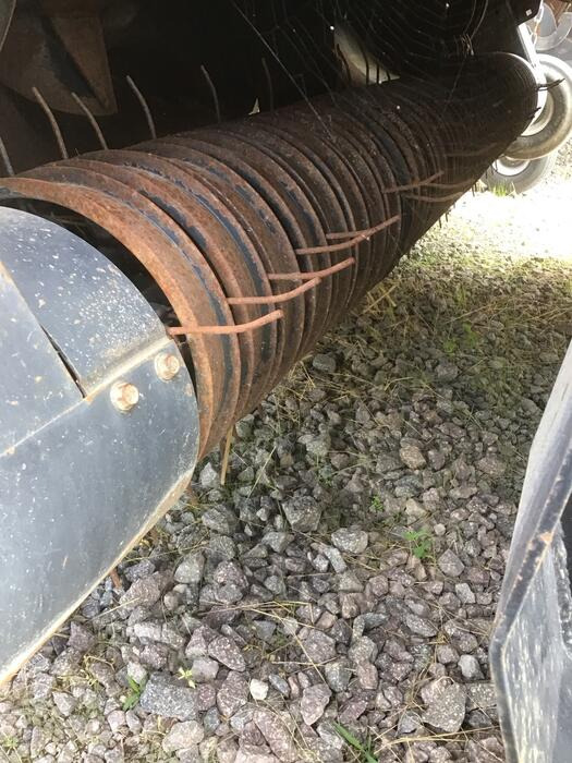 New Holland BB 9080 R - Enfardadeira de fardos quadrados: foto 3 New Holland BB 9080 R - Enfardadeira de fardos quadrados: foto 3