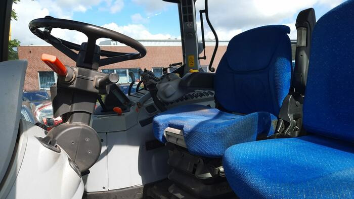 New Holland T6070 - Trator: foto 5 New Holland T6070 - Trator: foto 5