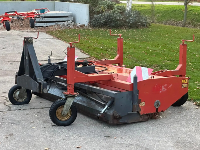 Hekamp Veegmachine met opvangbak Hydraulisch borstel - Trator: foto 4 Hekamp Veegmachine met opvangbak Hydraulisch borstel - Trator: foto 4