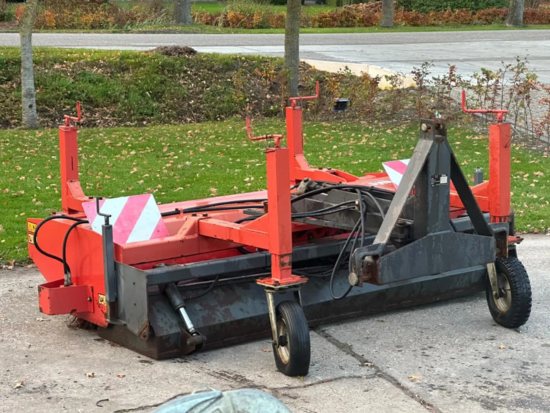 Hekamp Veegmachine met opvangbak Hydraulisch borstel - Trator: foto 1 Hekamp Veegmachine met opvangbak Hydraulisch borstel - Trator: foto 1