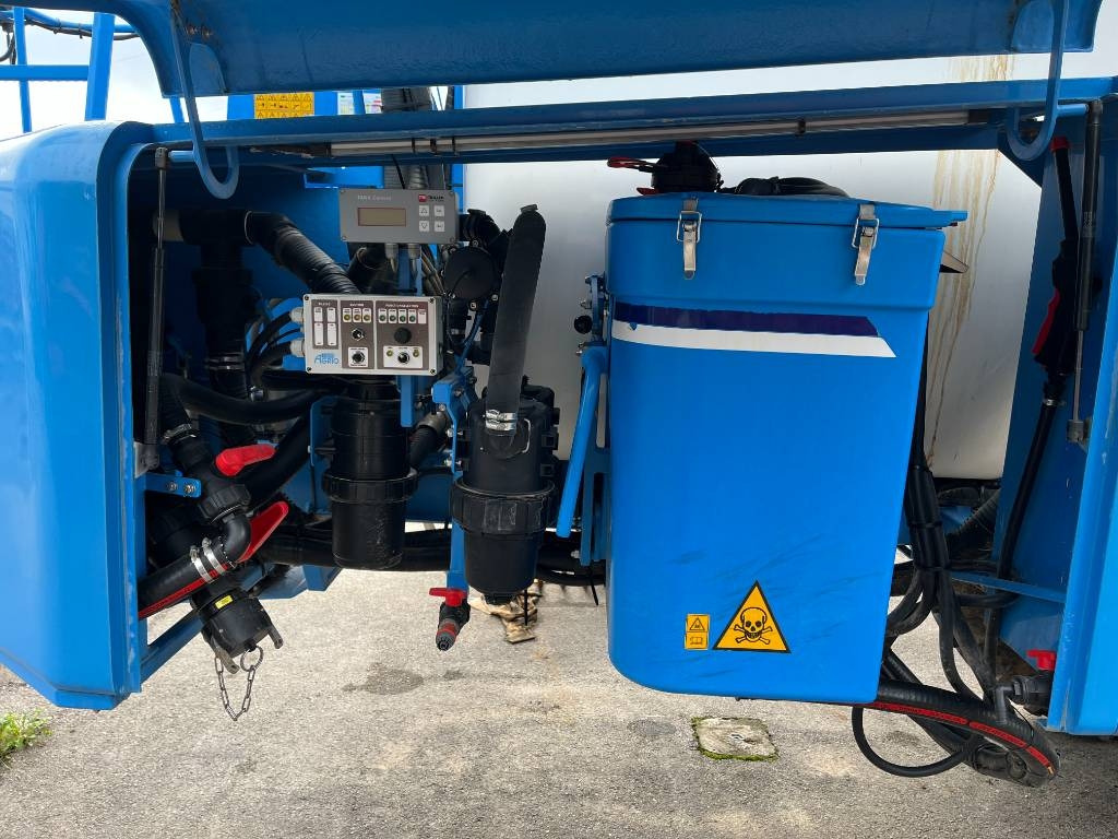 Agrio Mamut 6000 - Equipamento de fertilização: foto 5 Agrio Mamut 6000 - Equipamento de fertilização: foto 5