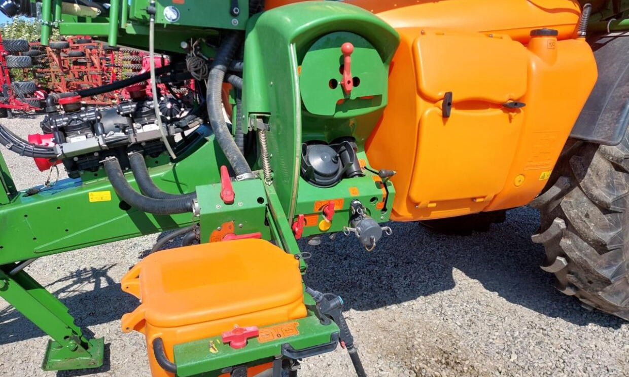 Amazone UX 6200 SUPER - 36-30-24m - Pulverizador de arrastar: foto 5 Amazone UX 6200 SUPER - 36-30-24m - Pulverizador de arrastar: foto 5
