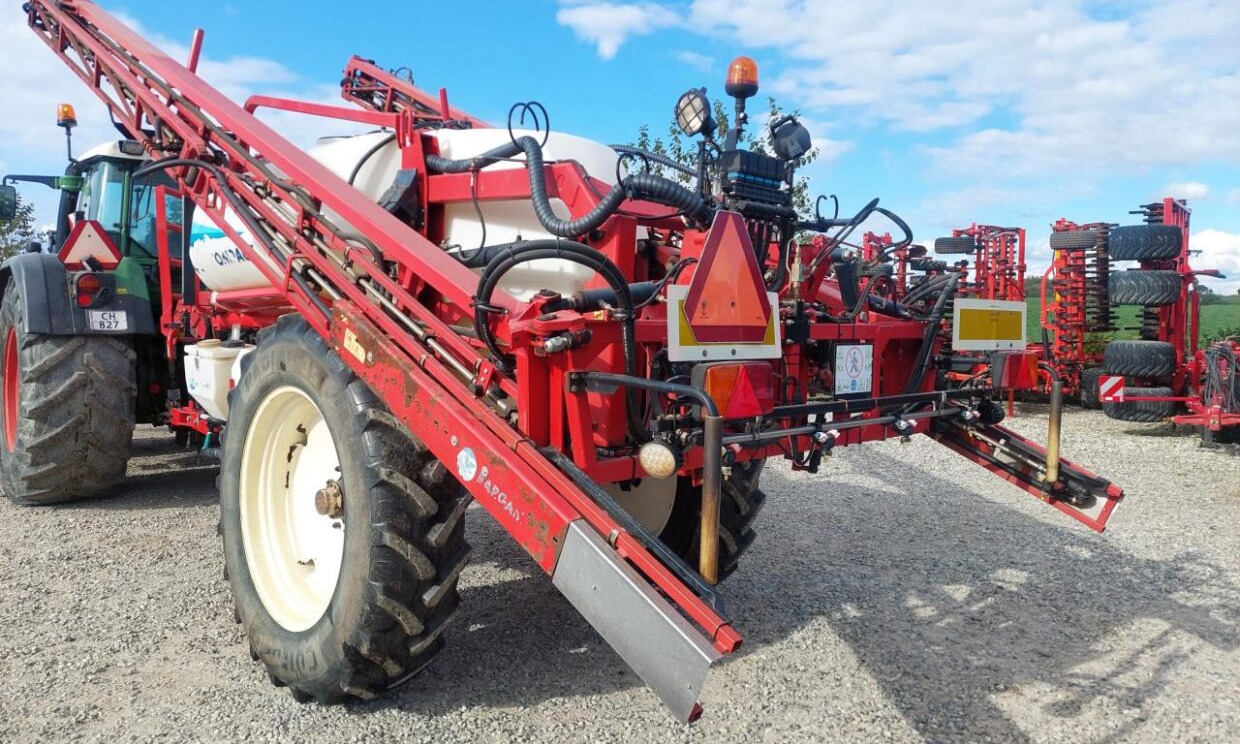 Bargam COMPACT 4200 -28M - Pulverizador de arrastar: foto 4 Bargam COMPACT 4200 -28M - Pulverizador de arrastar: foto 4
