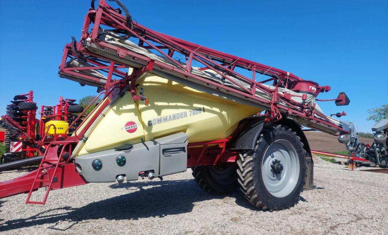 Hardi Commander 7000i - 28m Twin - Pulverizador de arrastar: foto 1 Hardi Commander 7000i - 28m Twin - Pulverizador de arrastar: foto 1