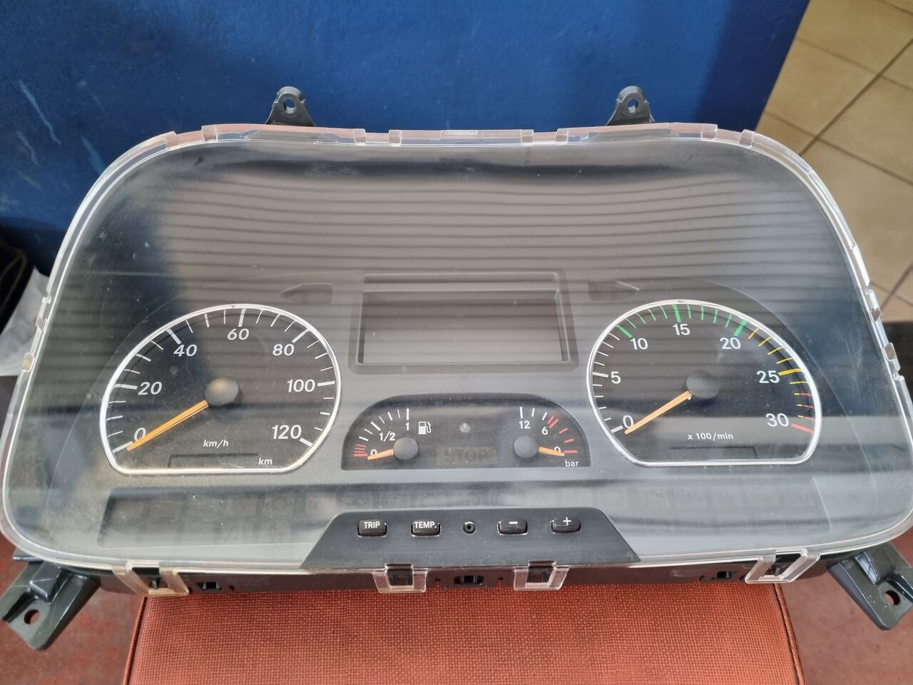 Daimler-Benz AXOR EURO 5 A0054468321 Mercedes-Benz AXOR EURO 5 - Painel de instrumentos de Caminhão: foto 1 Daimler-Benz AXOR EURO 5 A0054468321 Mercedes-Benz AXOR EURO 5 - Painel de instrumentos de Caminhão: foto 1