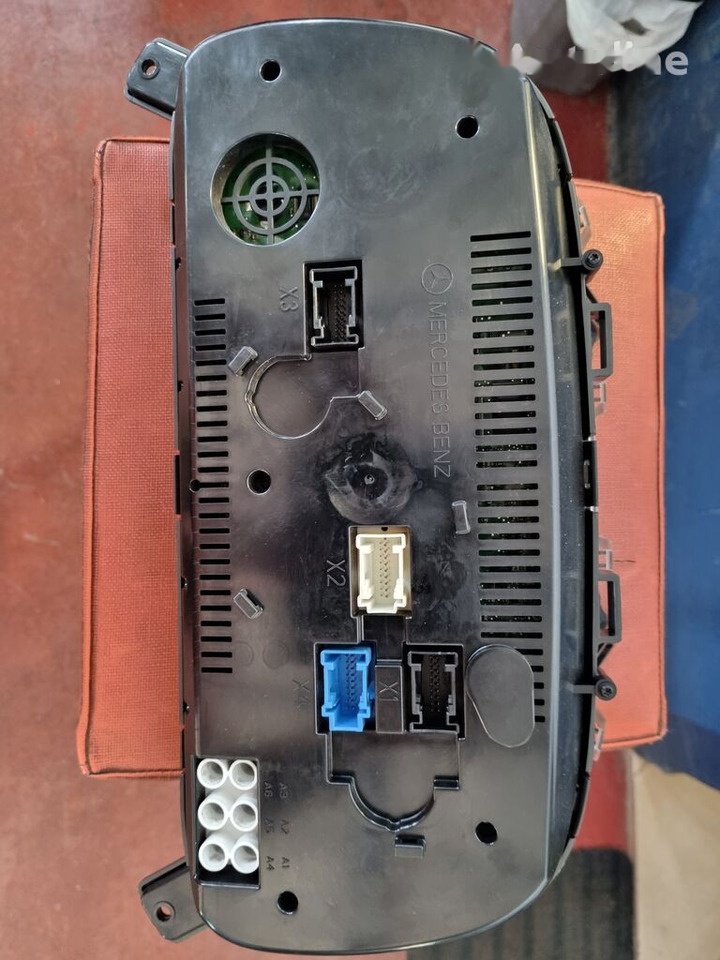 Daimler-Benz AXOR EURO 5 A0054468321 Mercedes-Benz AXOR EURO 5 - Painel de instrumentos de Caminhão: foto 3 Daimler-Benz AXOR EURO 5 A0054468321 Mercedes-Benz AXOR EURO 5 - Painel de instrumentos de Caminhão: foto 3