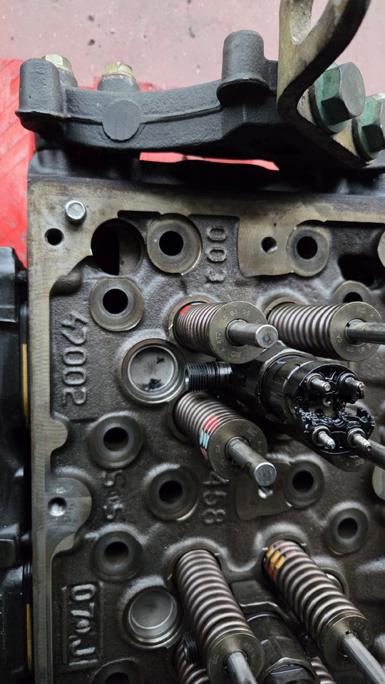 MERCEDES-BENZ OM 470 LA - Cabeça do motor de Caminhão: foto 3 MERCEDES-BENZ OM 470 LA - Cabeça do motor de Caminhão: foto 3