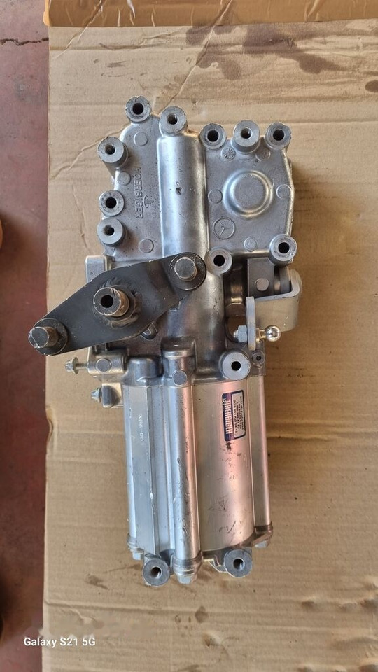 Mercedes-Benz ATEGO EURO 6 SHIFTING CYLINDER Mercedes-Benz ATEGO EURO 6 - Manete de mudanças de Caminhão: foto 3 Mercedes-Benz ATEGO EURO 6 SHIFTING CYLINDER Mercedes-Benz ATEGO EURO 6 - Manete de mudanças de Caminhão: foto 3