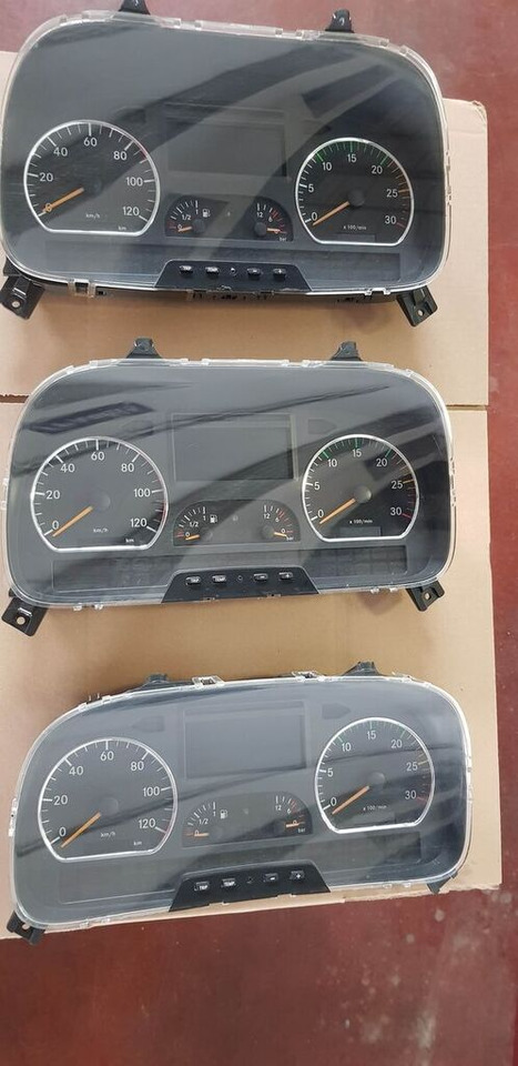 Mercedes-Benz AXOR EURO 5 - Painel de instrumentos de Caminhão: foto 3 Mercedes-Benz AXOR EURO 5 - Painel de instrumentos de Caminhão: foto 3
