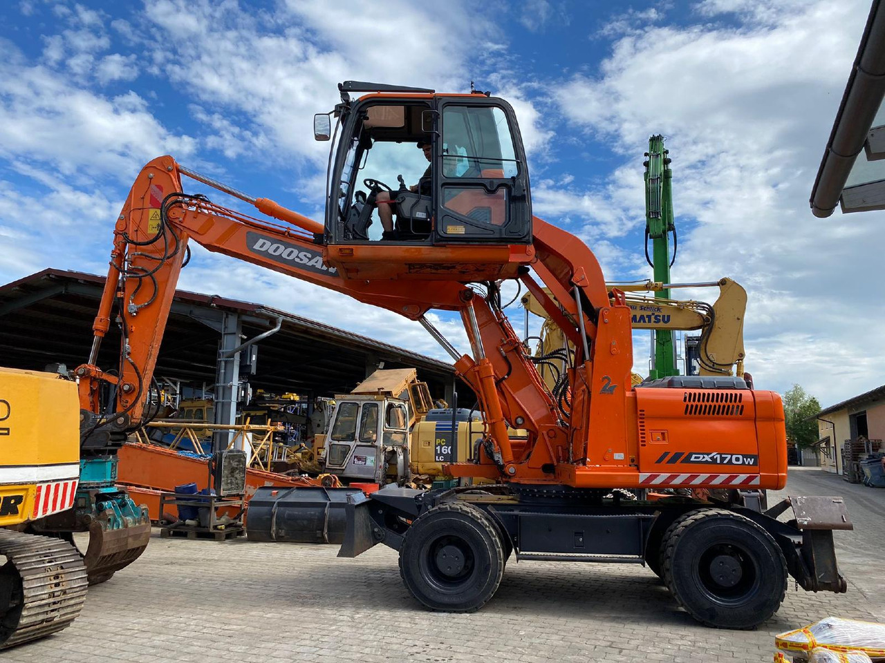 Doosan DX 170 W - Escavadeira de rodas: foto 1 Doosan DX 170 W - Escavadeira de rodas: foto 1