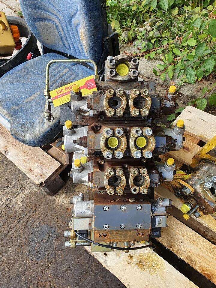 Furukawa 738 LS - Válvula hidráulica de Máquina de construção: foto 2 Furukawa 738 LS - Válvula hidráulica de Máquina de construção: foto 2